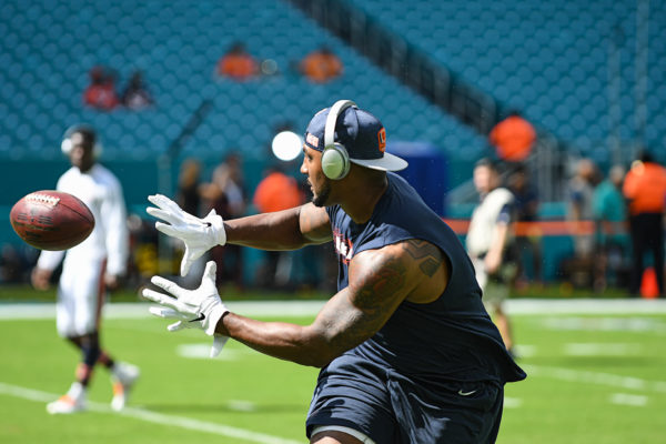 Chicago Bears tight end Dion Sims (88) catches a pass in warmups