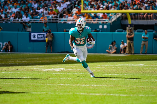 Miami Dolphins running back Kenyan Drake (32)