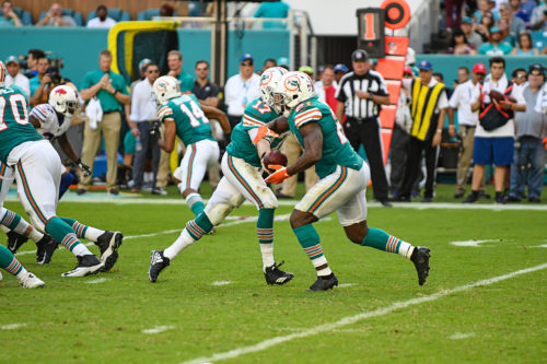 Miami Dolphins quarterback Ryan Tannehill (17) hands off to Miami Dolphins running back Frank Gore (21)